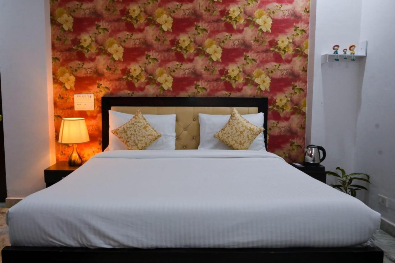 Hotel Wild Rose Нью-Делі Екстер'єр фото